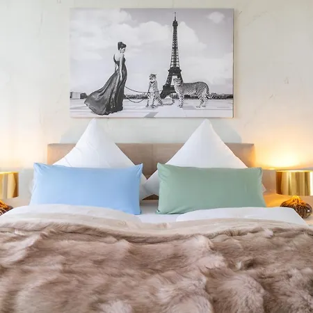 Rusuite Iv I King Size Bed I Messe I Balkon I View